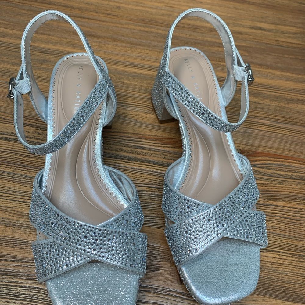 Kelly & Katie Silver Glitter Sandals NWOT